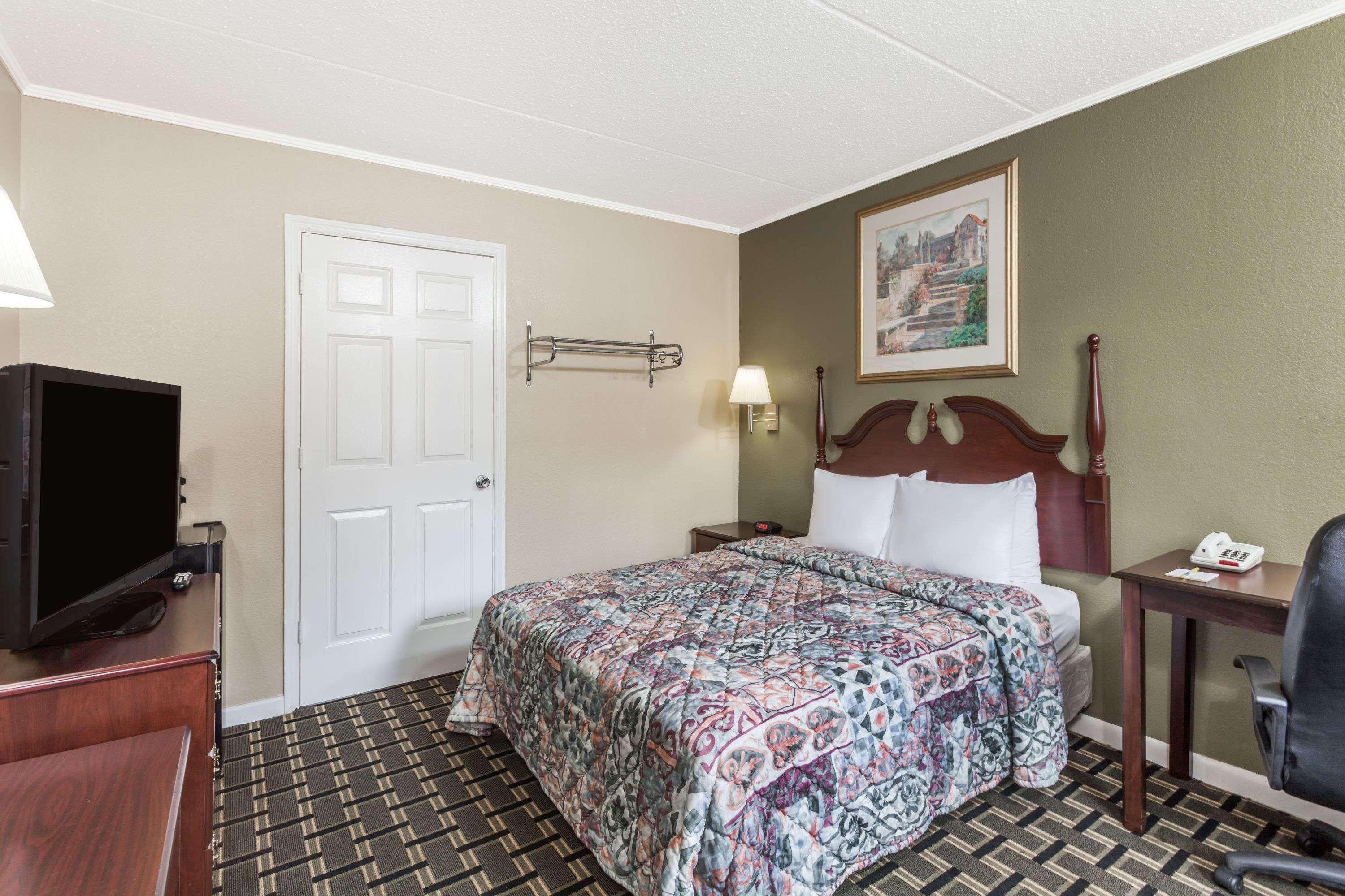 Days Inn By Wyndham Lenoir City Extérieur photo