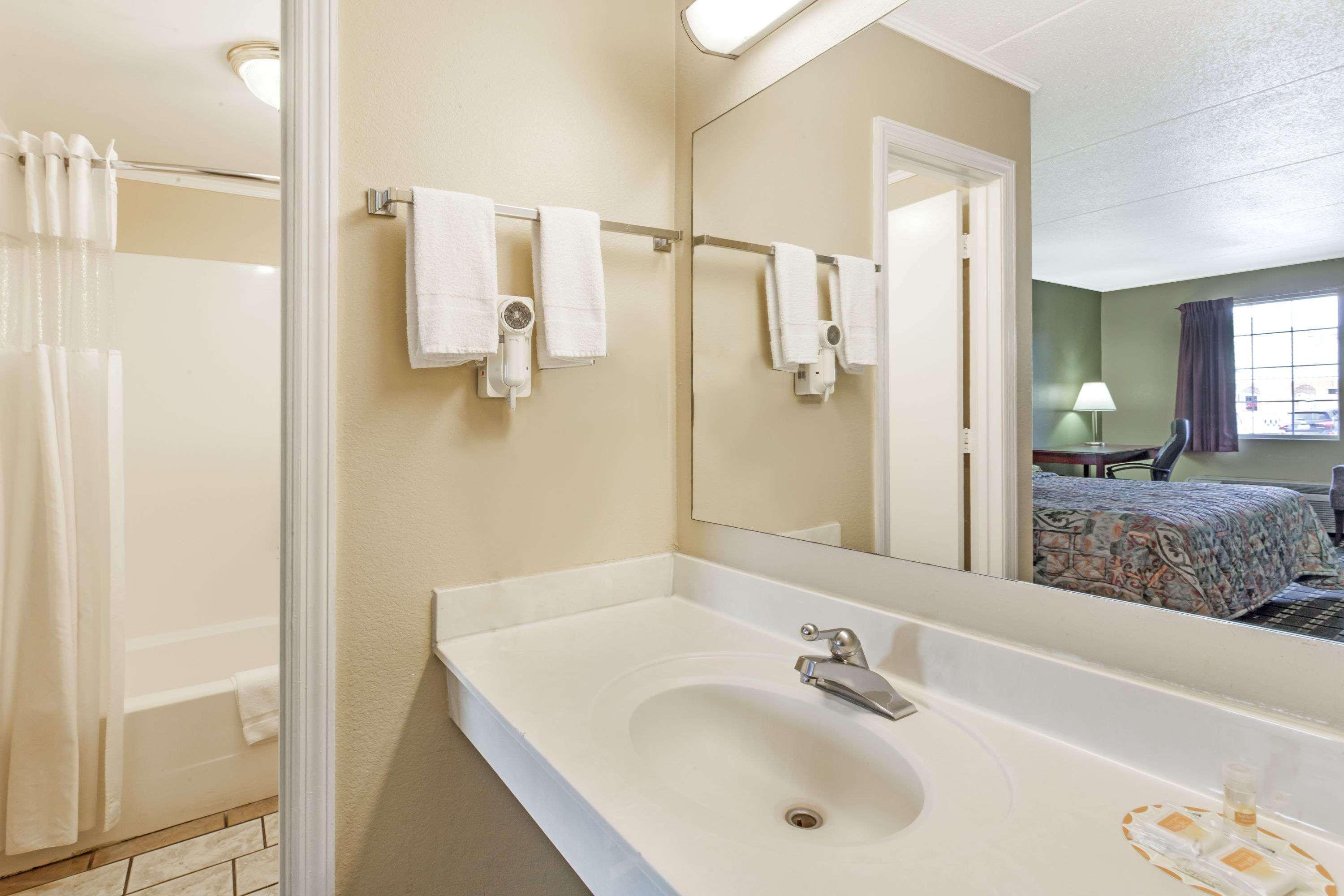 Days Inn By Wyndham Lenoir City Extérieur photo