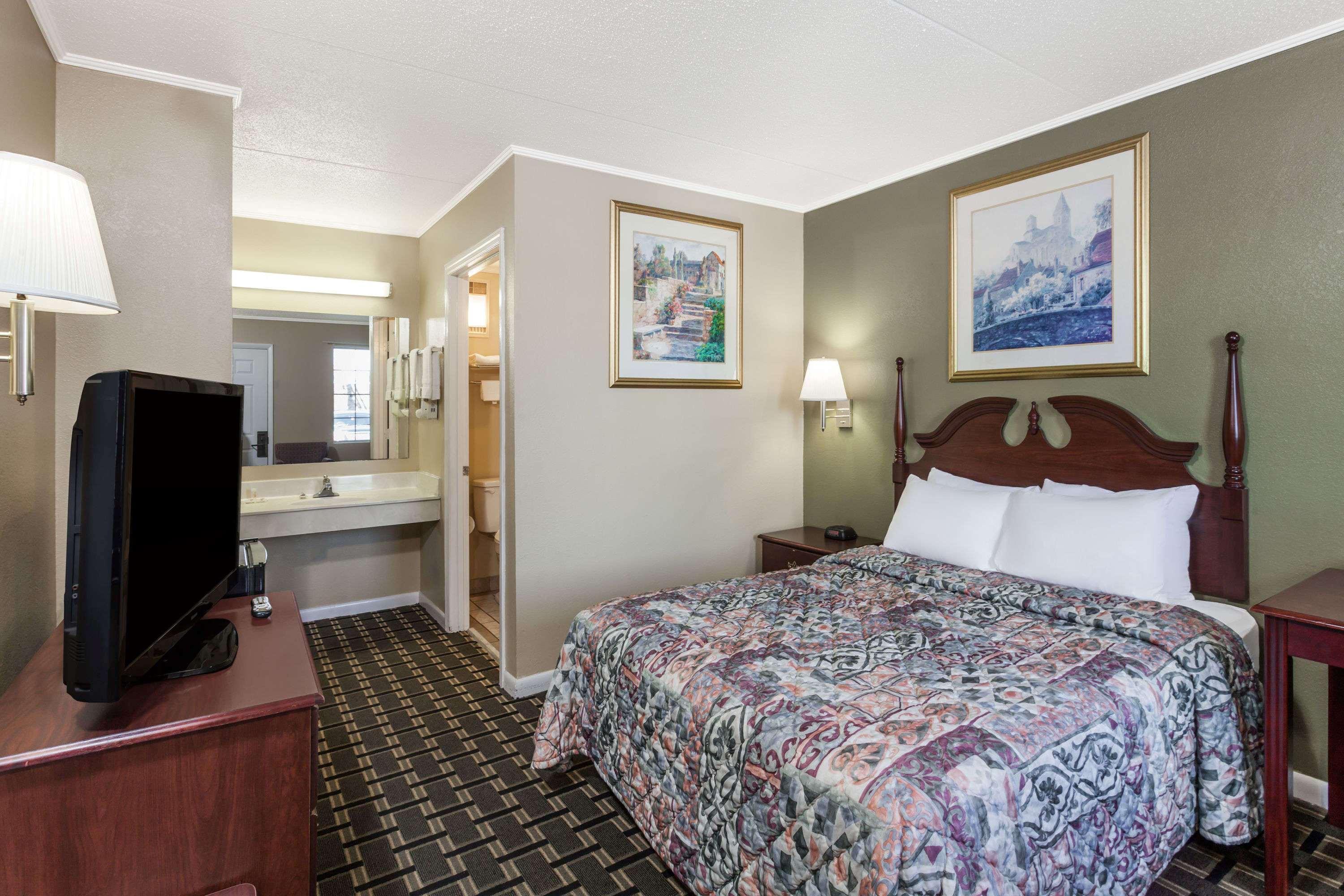 Days Inn By Wyndham Lenoir City Extérieur photo