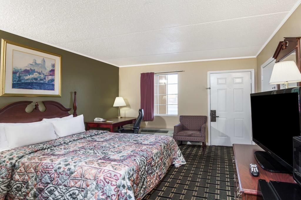 Days Inn By Wyndham Lenoir City Extérieur photo